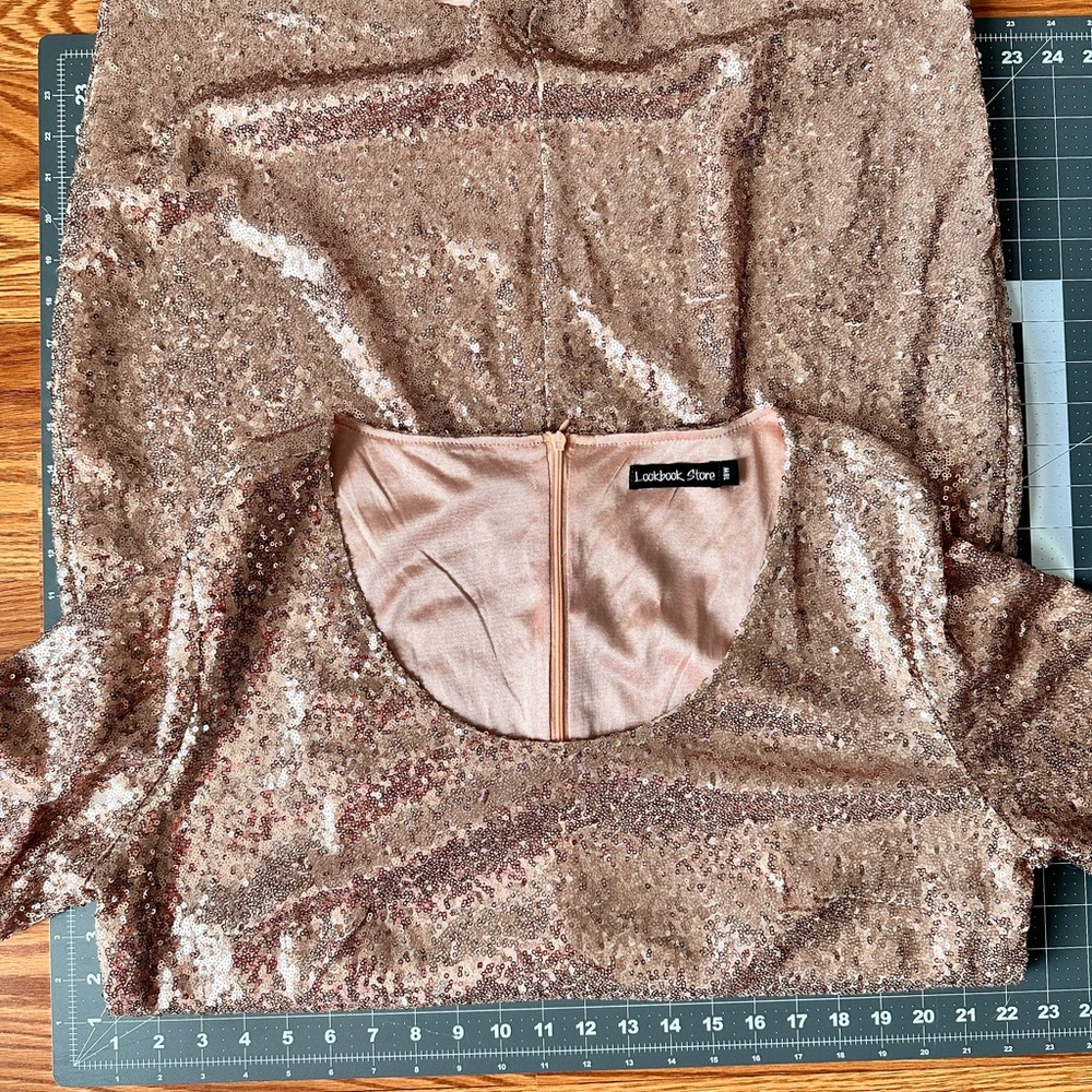 SEXY Stretchy Sequin Mini Rose Gold. 18 W - Picture 9 of 12